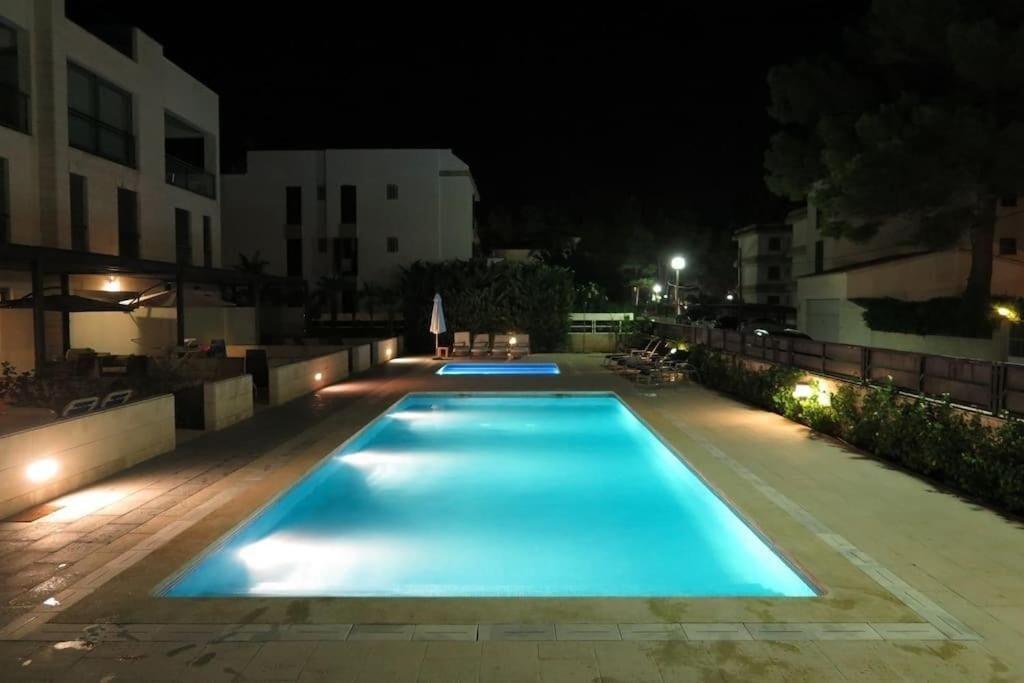 Apartment La Nau - Fantastic Apartment With Hot Tub And Pool, Just Steps Away From Beach Port de Pollença Dış mekan fotoğraf
